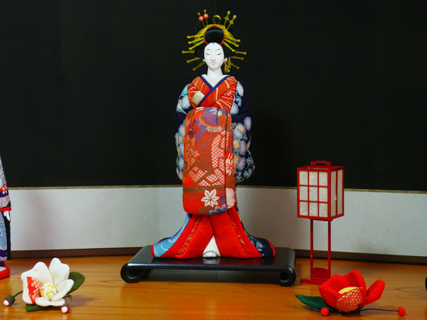 草加さんの木目込み人形